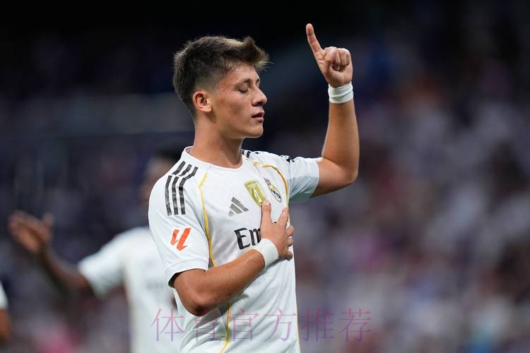 记者:勒沃库森关注皇马中场居勒尔 维尔茨或离队